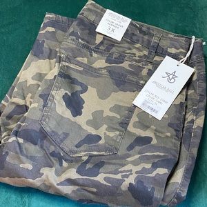 NWT American Bazi Size 3X Camo Denim Short